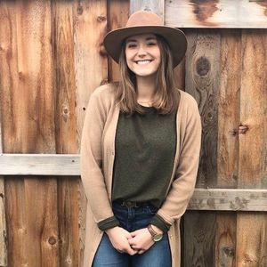 Meet your Posher, Claire